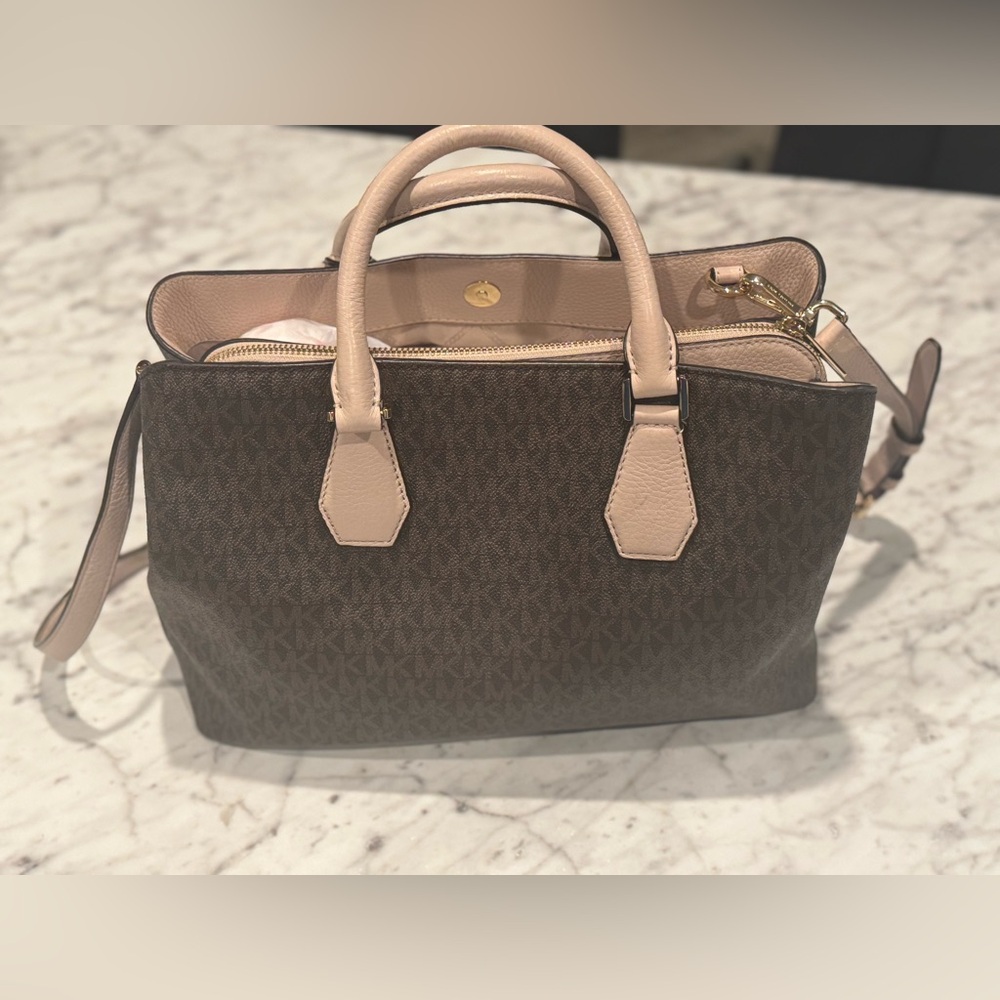 Michael Kors Camille Large LOGO And Leather Satchel - Picture 4 of 11